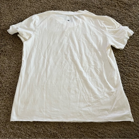 Lululemon men’s v-neck tee size L - Picture 3 of 4